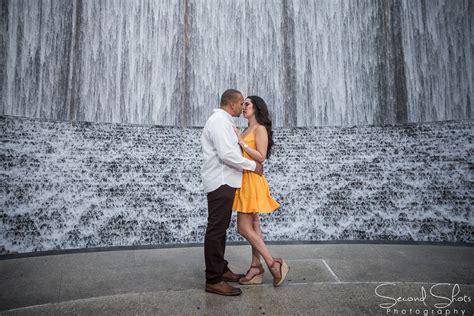 Houston Waterwall Engagement Photoshoot Marriage Photoshoot