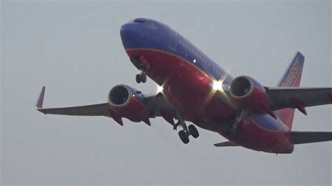 Southwest Boeing 737 Foggy Morning Takeoff Mht Youtube