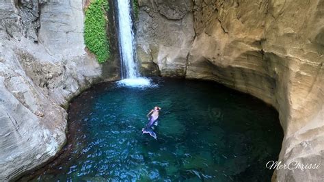 Geheime Höhle Mit Wasserfall Dort Wohnt Eine Meerjungfrau Secret Cave