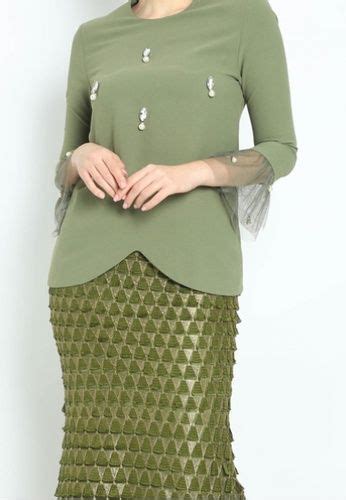 Memang cantik lokasi yang dipilih oleh team produksi untuk iklan ini. Owl By Nora Danish - April By Owloveraya Modern Baju ...