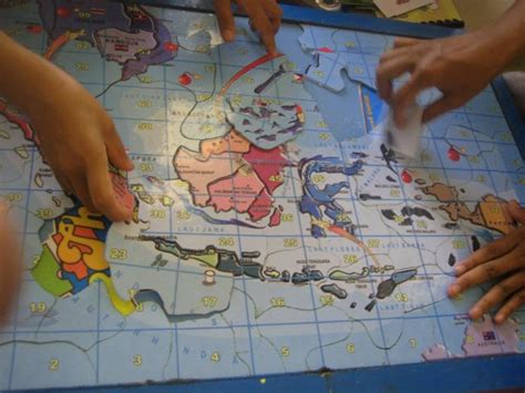 Media pembelajaran interaktif adalah sebuah alat yag digunakan untuk menampilkan informasi terkait pembelajaran yang didukung dengan konsep dan pemikiran yang matang, untuk menghasilkan alat yang dapat berkomunikasi dengan pelajar yang menggunakan media pembelajaran tersebut. Media Pembelajaran Puzzle - Tinta Pendidikan Indonesia