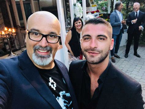 E ancora, tommaso apre la finestra di casa come se volesse annunciare la notizia ai quattro venti, simulando lo choc per il presunto addio: Giovanni Ciacci convolerà a nozze: le ultime indiscrezioni ...