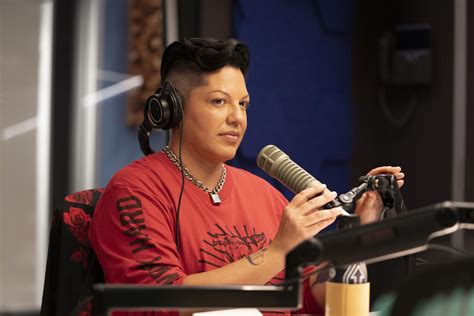 and just like that star sara ramirez on what s next for che and miranda