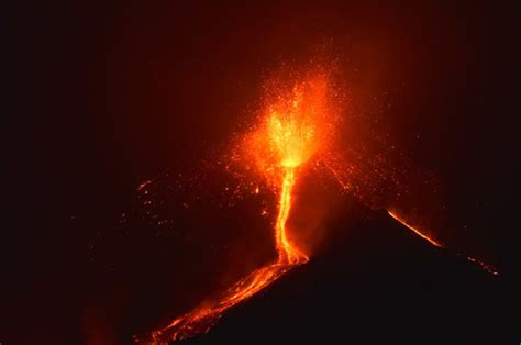 Papua New Guinea Volcano Hundreds Evacuated From Kadovar Following