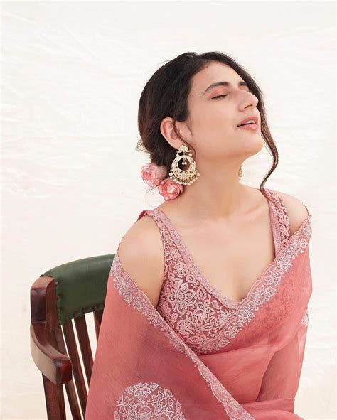 Fatima Sana Shaikh Looks Sensuous In Saree Photos