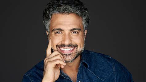 Jaime Camil's Body Measurements Including Height, Weight, Shoe Size ...