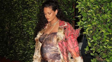 Rihanna Has Bought The Valentino Dress That All Pregnant Women Dream About