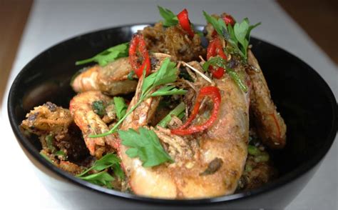 FOOD READY Vietnamese Salt And Pepper Tiger Prawns