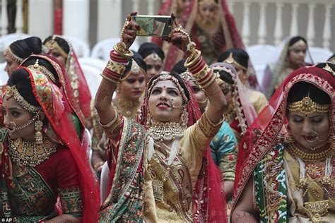 Hundreds Of Fatherless Brides Tie The Knot In A Mass Wedding Ceremony In India Daily Mail Online