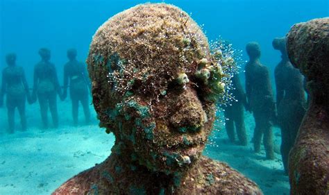 9 Bizarre Underwater Discoveries