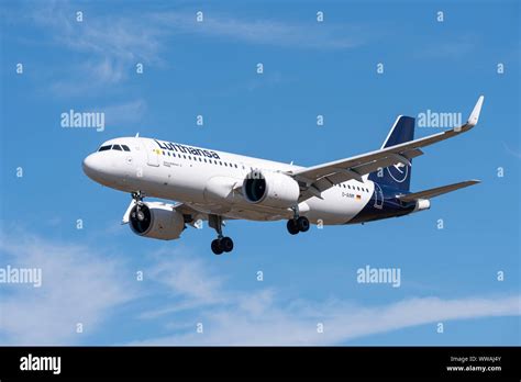 Lufthansa Airbus A320 Fotos Und Bildmaterial In Hoher Auflösung Alamy
