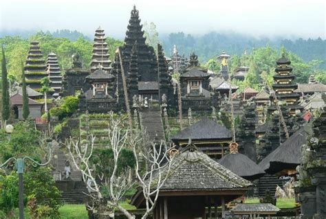 Sejarah Pura Besakih Pura Terbesar Di Bali Kalender Bali