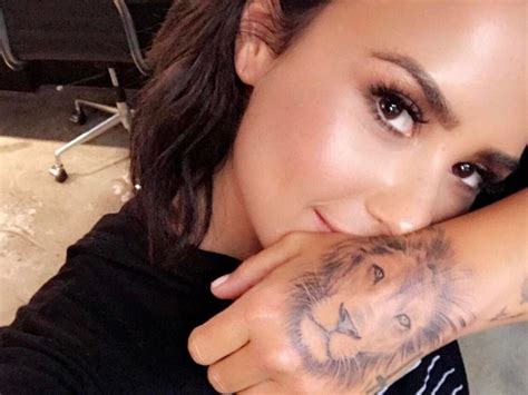 Demi Lovato Surpreende Com Nova Tatuagem TV Foco