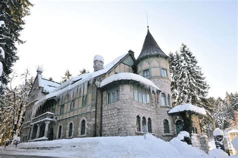 Dvorac Stara Sušica Je Ujedno Predivan Planinarski Dom U Gorskom Kotaru