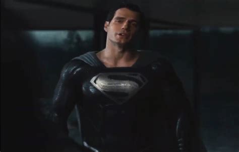 Zack snyder is keeping the snyder cut flames alive by sharing a photo of henry cavill in superman's black suit, which is a big deal to supes fans. Superman usa o seu uniforme preto no novo teaser de Zack ...