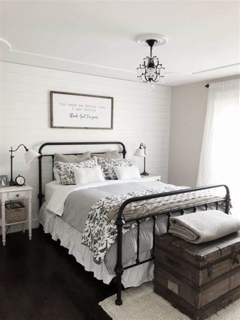 This bed is perfect for a cottage. 50 Rustic and Cozy Farmhouse Bedroom Designs For Your Next ...