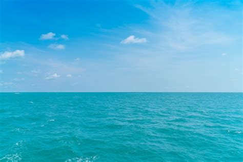 Mooie Blauwe Zee En Lucht Gratis Foto