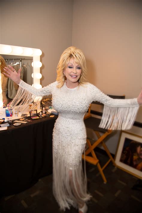 Dolly Parton Shares An Exclusive Photo Diary Of Her Cma Awards Vogue