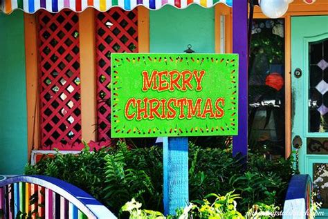 It's beginning to look a lot like christmas on sanibel island and fort myers! Captiva Island Restaurants: The Bubble Room » Busy in ...