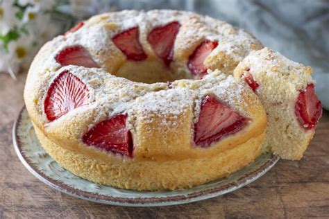 ciambella alle fragole senza uova fatto in casa da benedetta ricetta idee alimentari