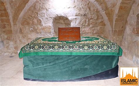 Ketika selesai, rasulullah saw bersabda, wahai muadz, mungkin engkau tidak bisa lagi bertemu denganku setelah tahun ini, dan mungkin engkau akan melewati masjid dan kuburanku. Tomb of Muadh-bin-Jabal (رضي الله عنه) - IslamicLandmarks.com