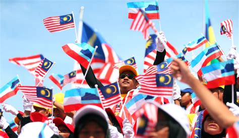The federation of malaya (predecessor to malaysia) gained independence from britain in 1957. Malaysians celebrate Merdeka on Mt Kinabalu | New Straits Times | Malaysia General Business ...