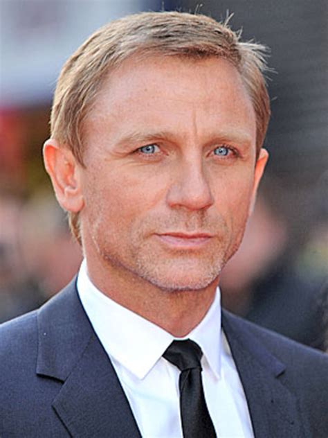 More · daniel craig looks just a little . Daniel Craig bilder, biografi och filmografi | MovieZine