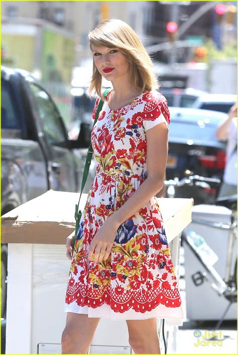 Everything Is Coming Up Rosy For Taylor Swift Photo 687898 Photo