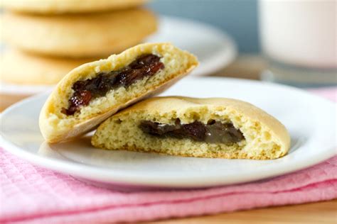 Rate this recipe these delicious yet not overly sweet cookies are perfect for bringing to a cookie swap, sticking in a lunchbox for a special treat, or enjoying with a cup of tea. Filled Raisin Cookies | Brown Eyed Baker