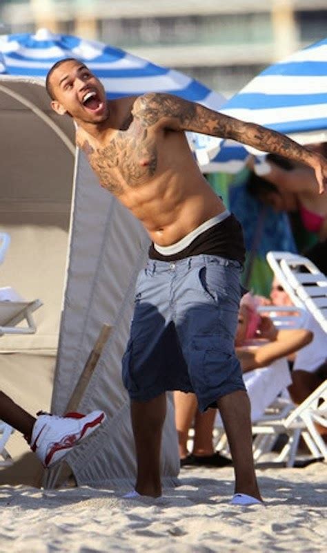 Celeb Saggers Chris Brown Sagging At The Beach 34362 Hot Sex Picture