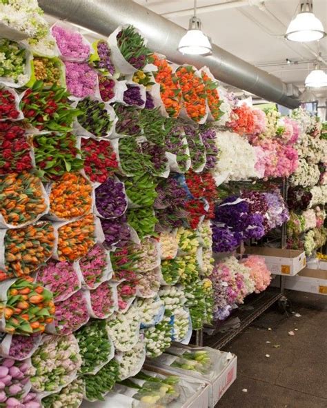 Martha's Flower-Arranging Secrets | Flower market, Flower arrangements ...