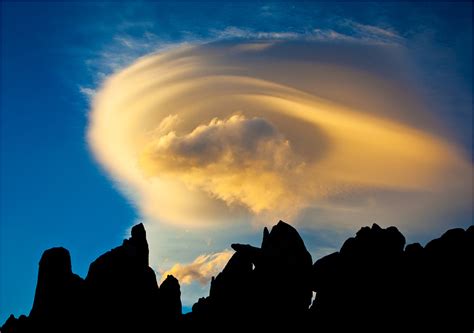 Smithsonian Magazine — Photo Of The Day A Lenticular Cloud Formation