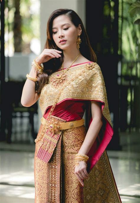 chut thai ชุดไทย traditional thai clothing นางแบบ ชุดชาติพันธุ์ ชุดเดรสสวยๆ