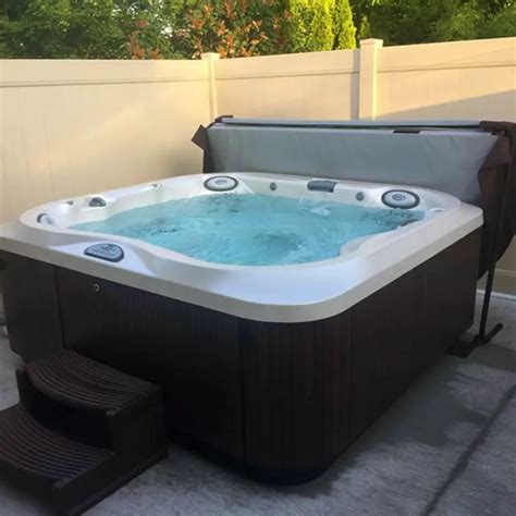 Hot Tub Jacuzzi For Sale