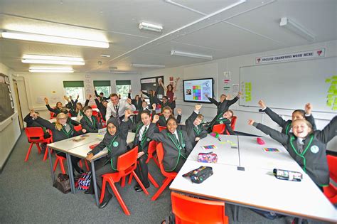 Hoe Valley School First Day Of Term Surrey Live