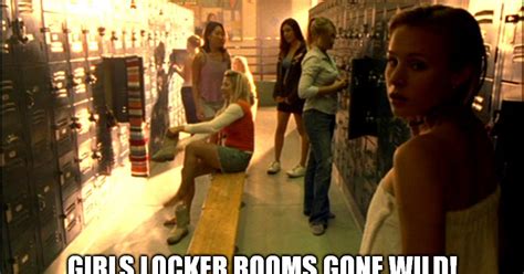 Naked Girls Locker Room Vackra Erotiska Och Porrfoton