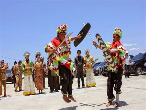 Pariwisata Indonesia Tarian Adat Khas Sulawesi Tenggara Nari Yuk