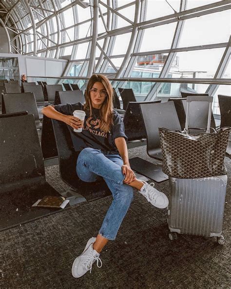 Summer Airport Outfit Idea Tee Jeans In 2020 Airport Outfit