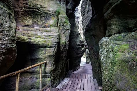 491 581 197 info@teplickeskaly.com www.teplickeskaly.com. Wanderung durch die Adelsbach-Weckelsdorfer Felsenstadt