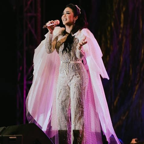 Diva Kebanggaan Indonesia Krisdayanti Konser Di Singapura Dengan