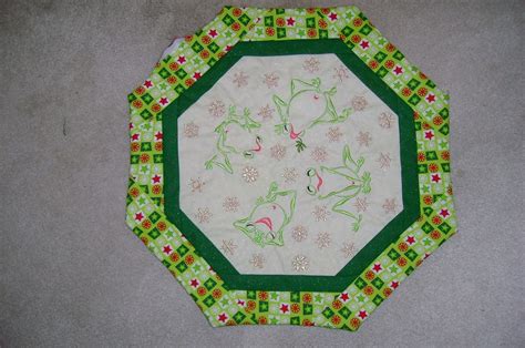 Whimsical Frog Christmas Table Topper Quiltingboard Forums
