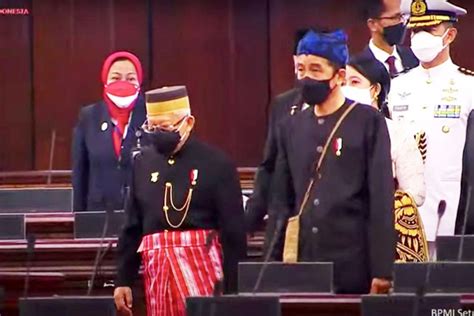 Presiden Jokowi Kenakan Pakaian Adat Suku Baduy Dalam Sidang Tahunan