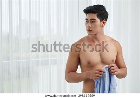 Shirtless Handsome Vietnamese Man Looking Side Foto Stock 398112559