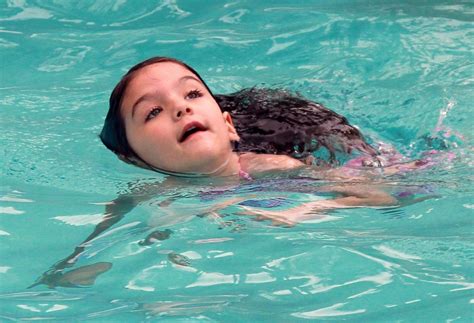 Katie Holmes And Suri Cruise Bikini Pool Party [photos] News Excel