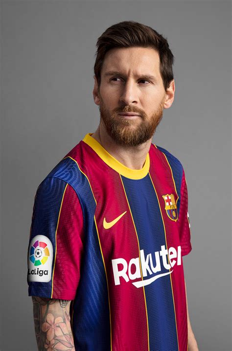 Lionel Messi Fc Barcelona Presentó Su Nueva Camiseta De La Temporada