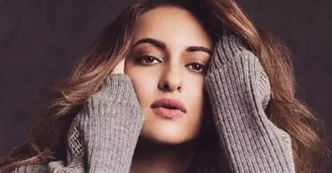 Actress Sonakshi Sinha Troubles Increase Moradabad Court Issues Non Bailable Warrant In A Fraud