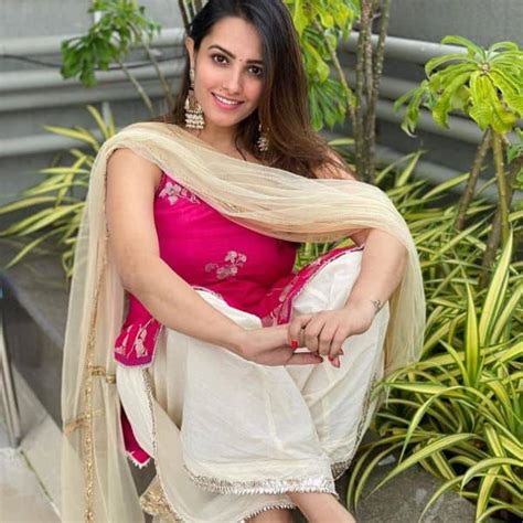 naagin 3 actress anita hassanandani s stylish traditional look will leave you amazed