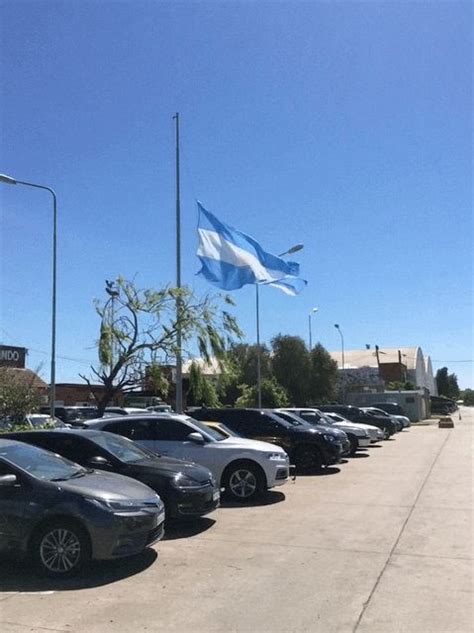 Todas las noticias sobre duelo nacional publicadas en el país. Bandera Argentina flameando a media asta por el duelo del ...