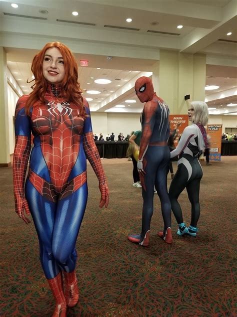 She Got Attention Marvel Cosplay Cosplay Woman Superhero Cosplay