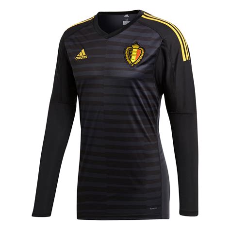 Mit großer spannung warten die fußballfans auf die jerseys für die em 2020. Das Belgien 2018 Torwart-Trikot führt einen unauffälligen ...
